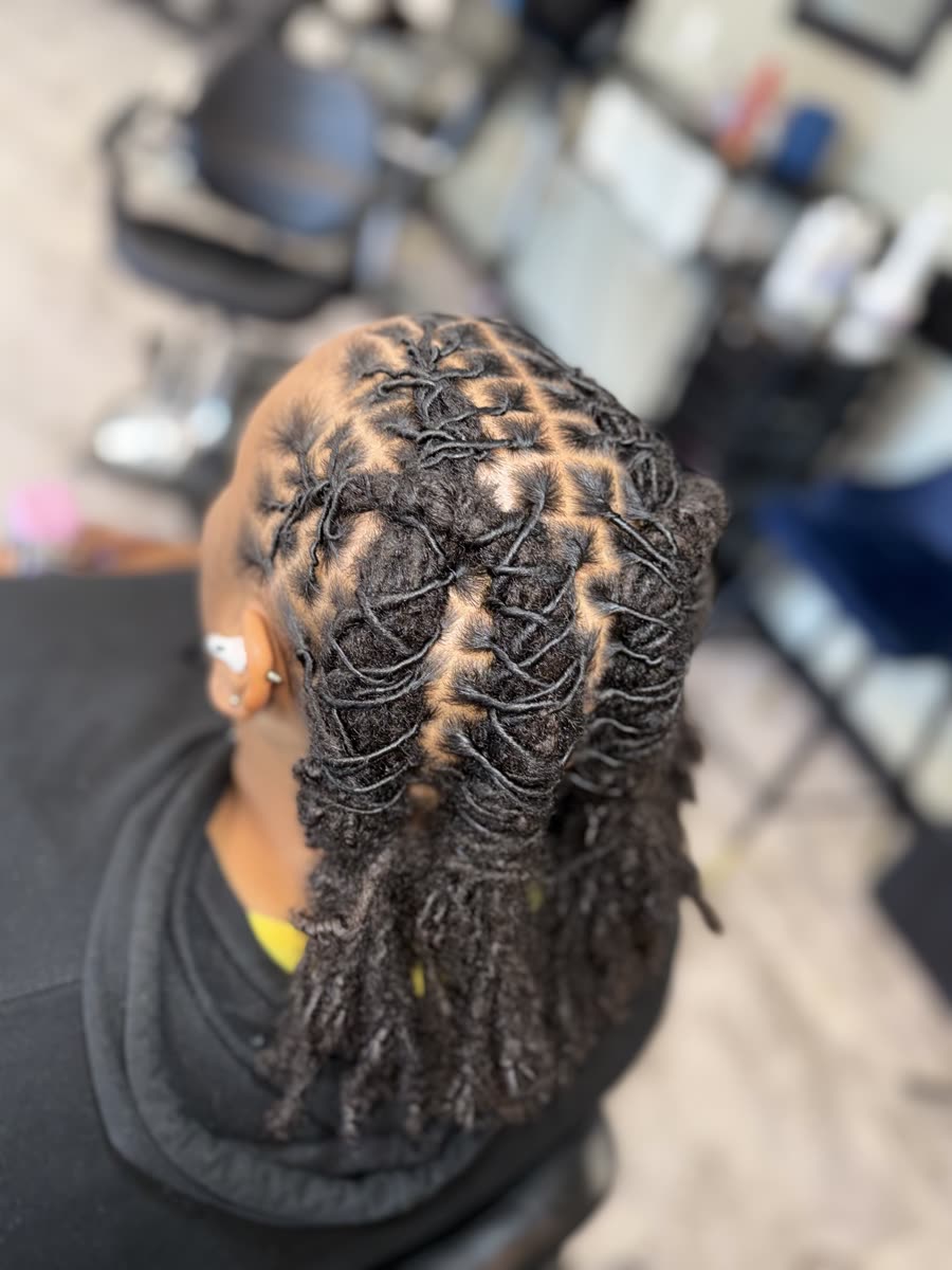 Interlocking locs with a clean neat grid pattern, top-down view